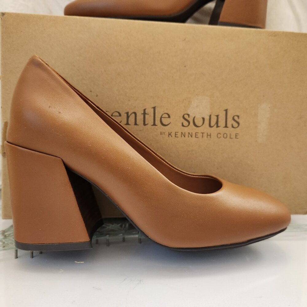 Gentle Souls "Irie" Block Heeled Pump. Pecan. Nib. Size 5.5